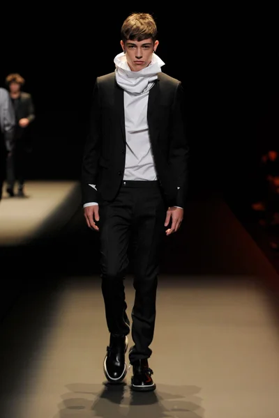 Look 32